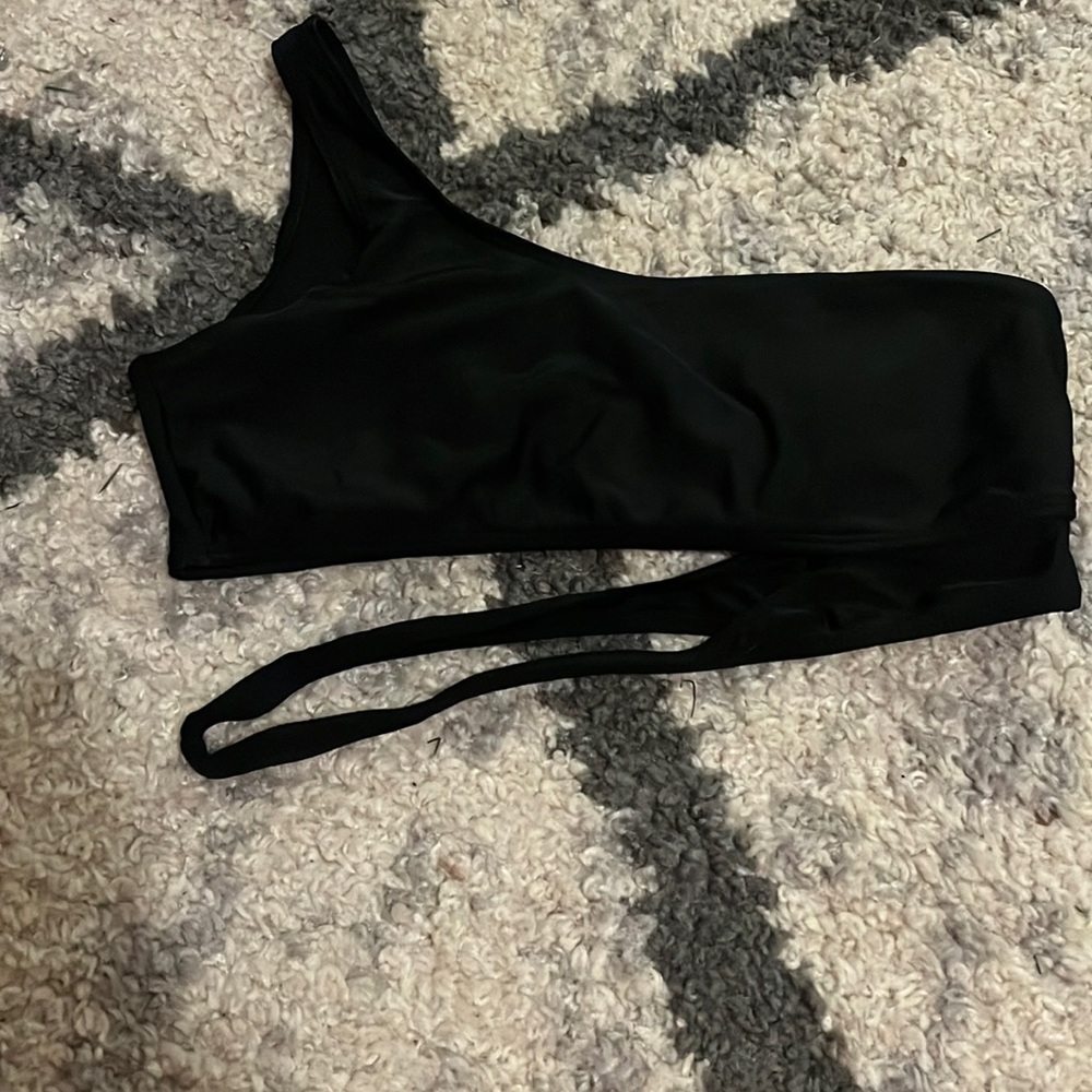 Black bikini top.